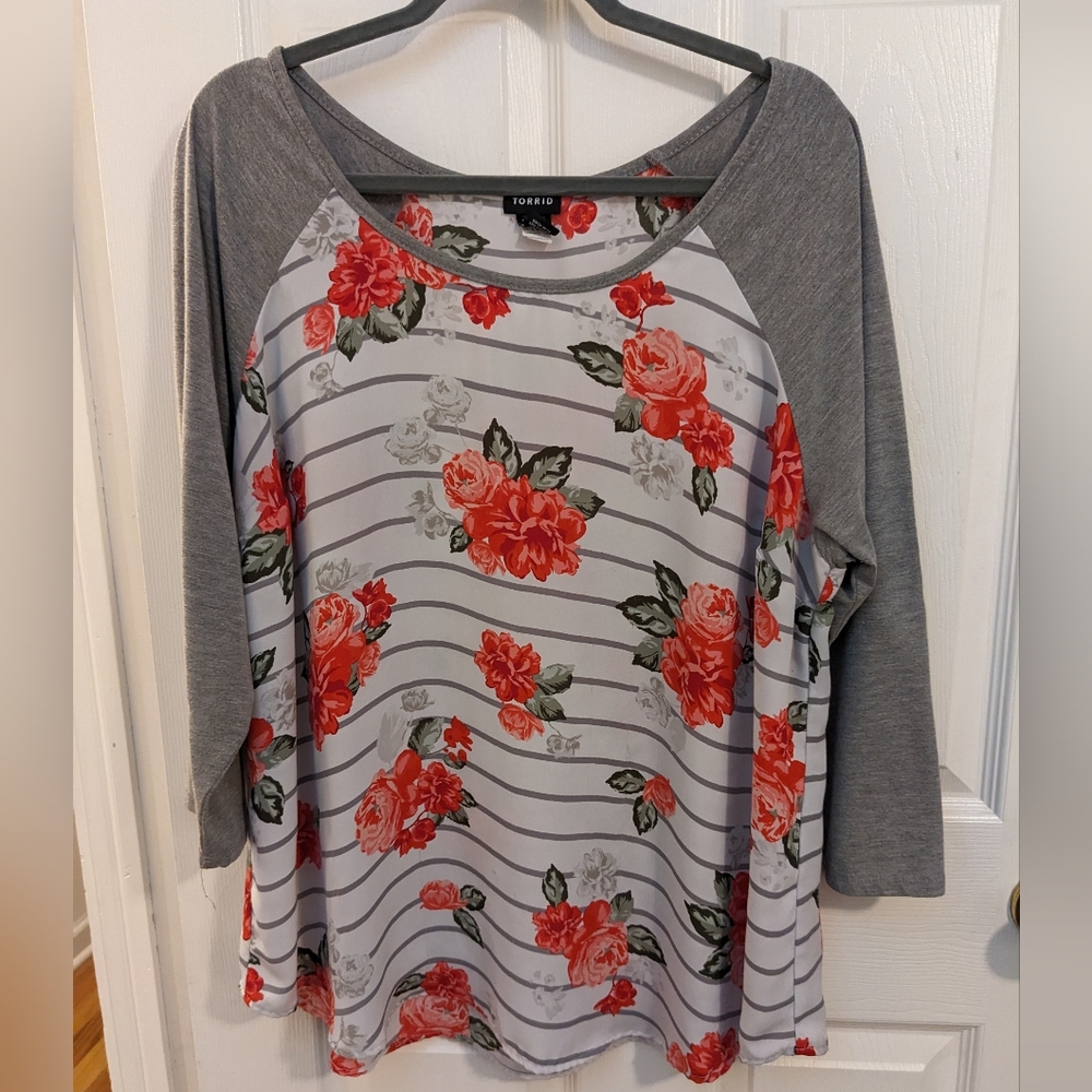 Torrid Gray and Red Floral Raglan Top